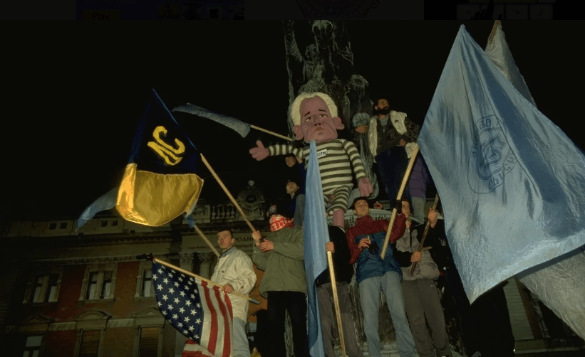 Антиправительственная демонстрация в Белграде, 1996 год.