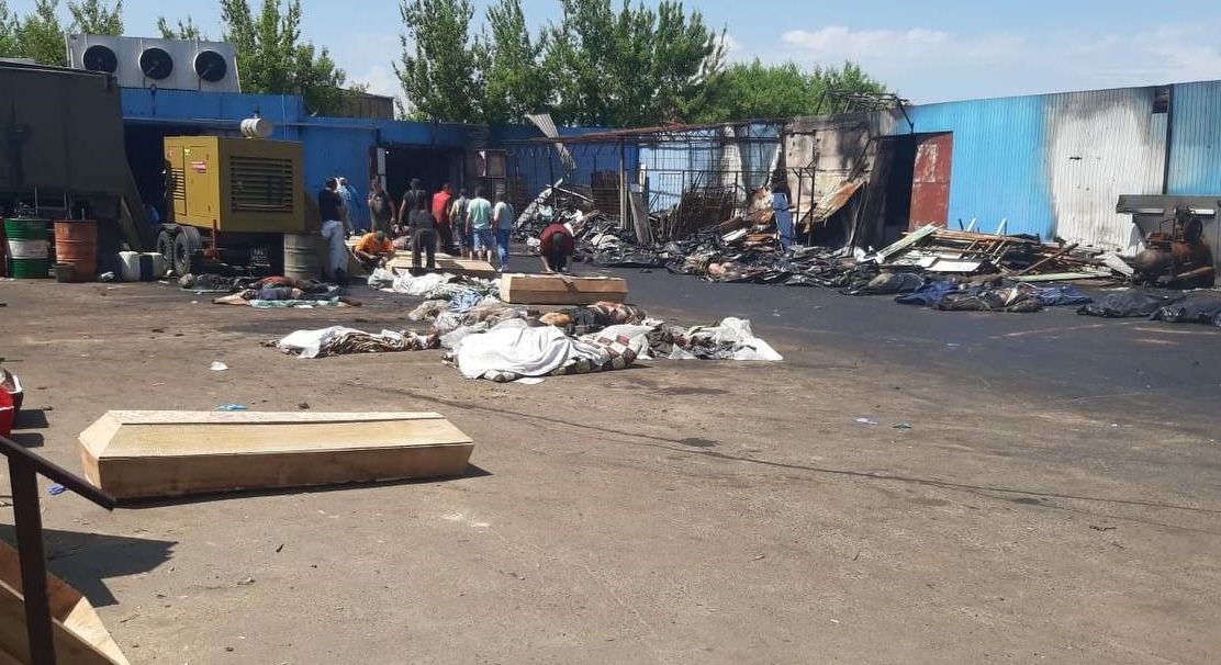 Стихийный морг в Мариуполе