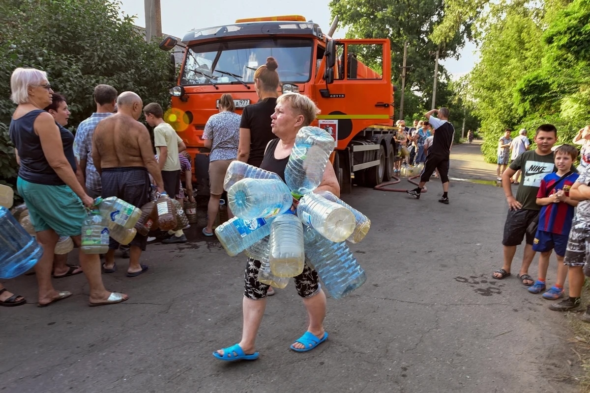Очередь за водой в Донецке, 2025 год. Фото: «Коммерсантъ»