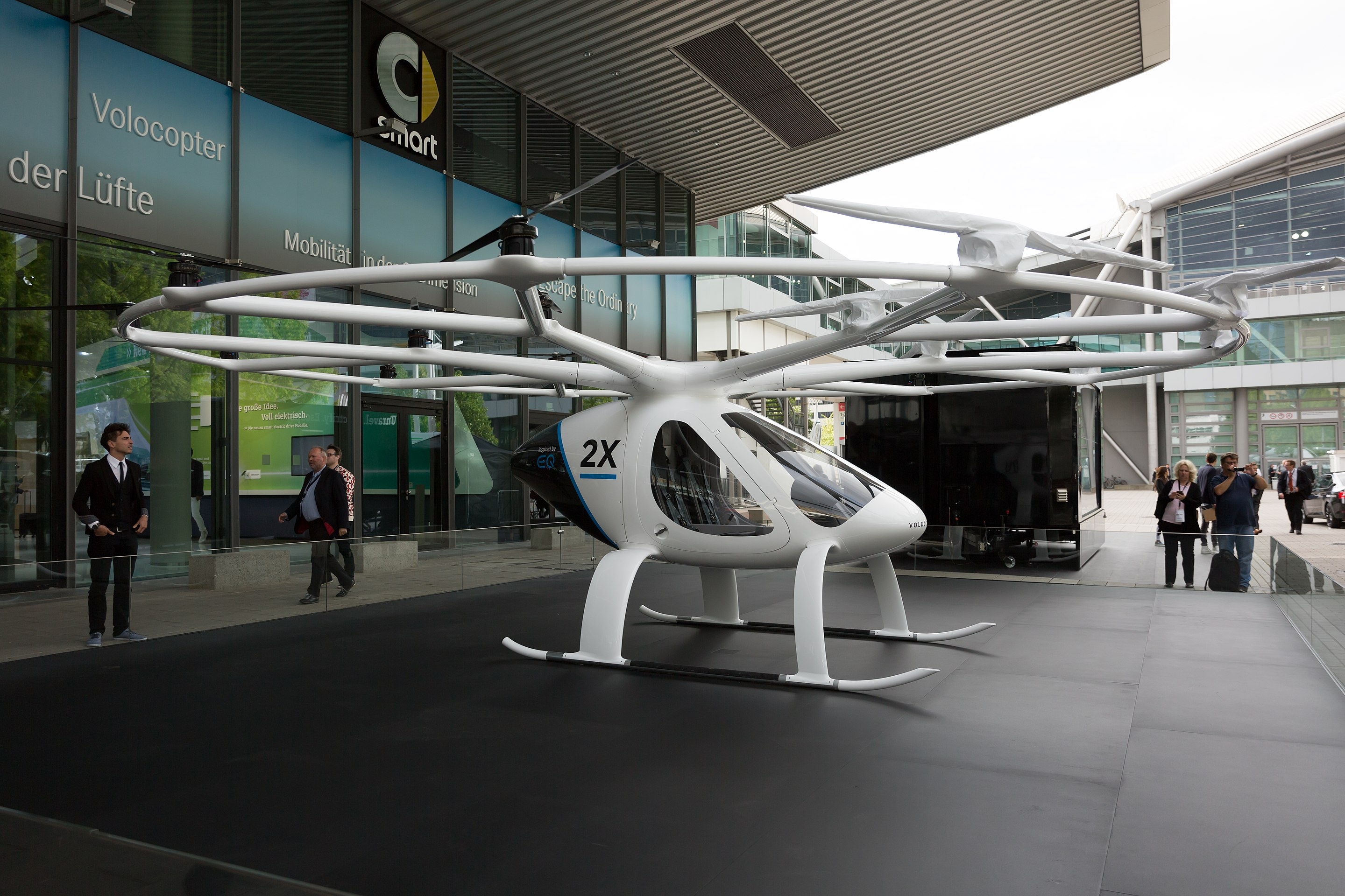 Volocopter 2X — авиатакси от немецкой компании Volocopter. С апреля 2018 года началось серийное производство совместно с концерном DG Flugzeugbau. Совершило первый пилотируемый полет в Южной Корее в 2021 году