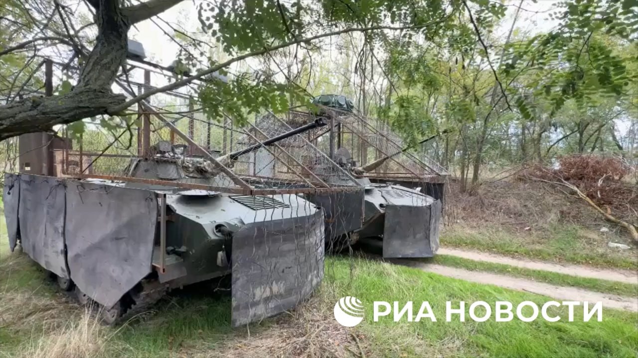 Российские БМД-2 с впечатляющей дополнительной защитой