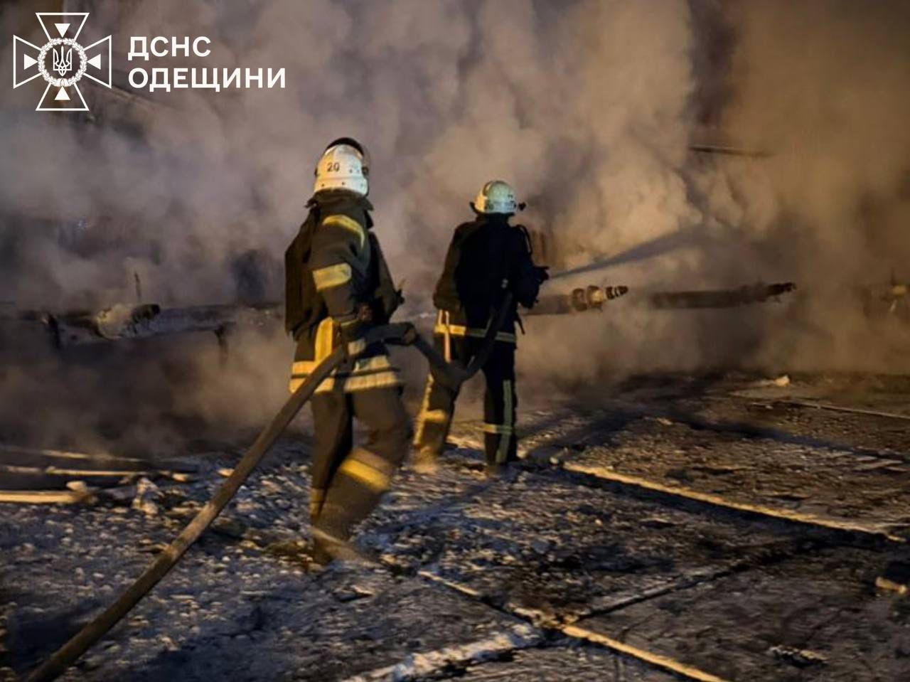 Пожар после российского налета на Одесскую область в ночь на 4 ноября 2025 года