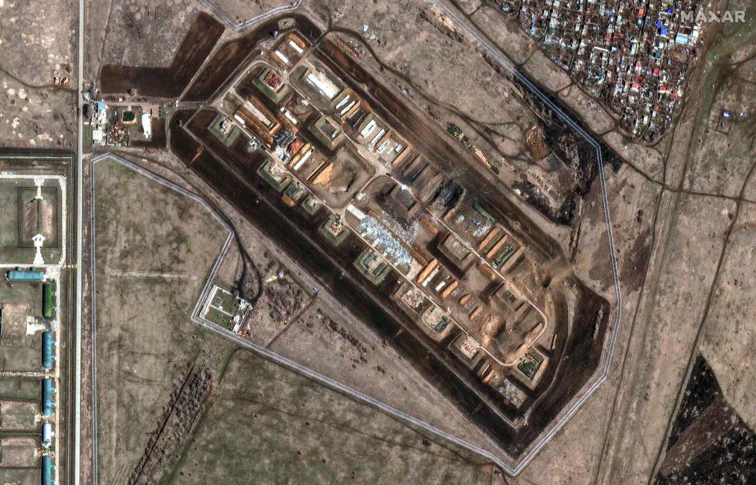 Последствия атаки беспилотников ВСУ на саратовский военный аэродром в Энгельсе. Фото: Maxar