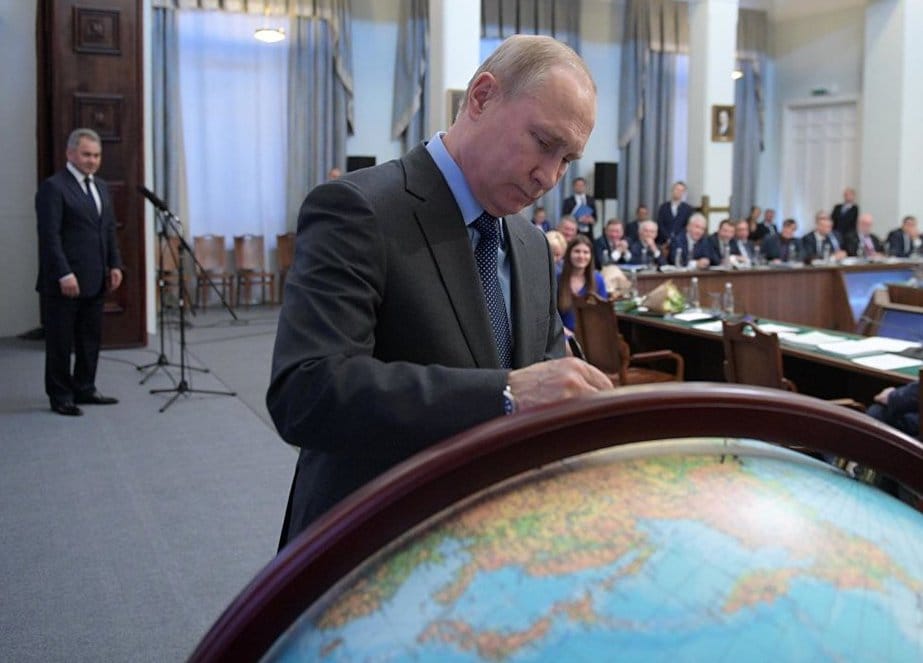 Забиратель земель. Аркадий Дубнов о том, как Путин пытается вернуть рейтинг, воссоздавая вокруг России квази-СССР