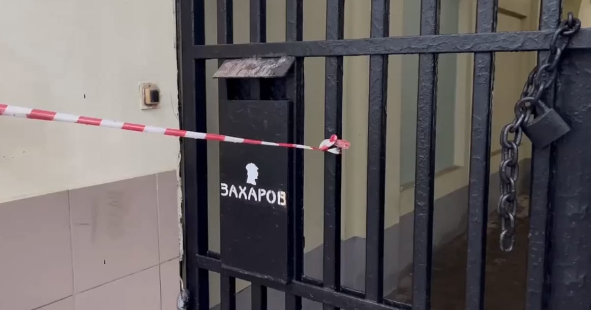 Кто назвал Путина земляным червяком? Эксцесс с книгами Акунина и Быкова как этап истории российской цензуры