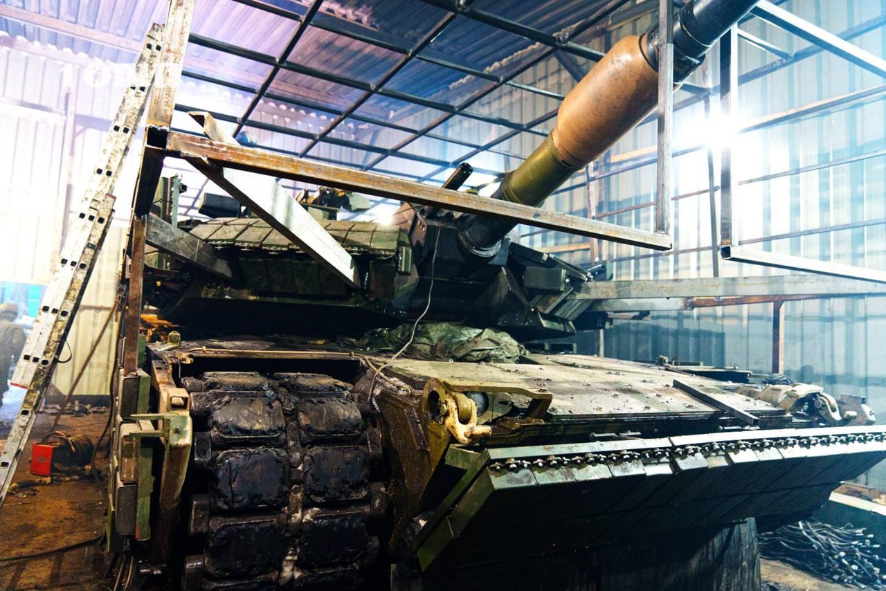 Установка в Украине «царь-мангала» на австралийский танк M1A1 AIM Abrams